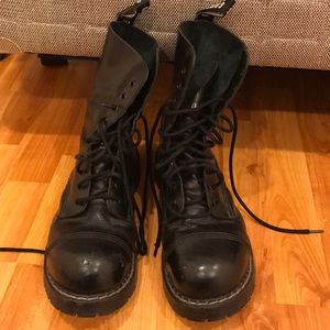 Black steel toe Grinders boots